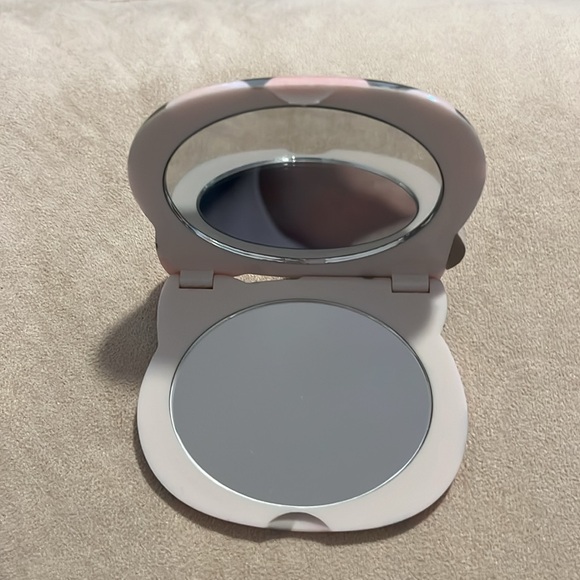 Hello Kitty Head of the Class Compact Mirror - Picture 4 of 5